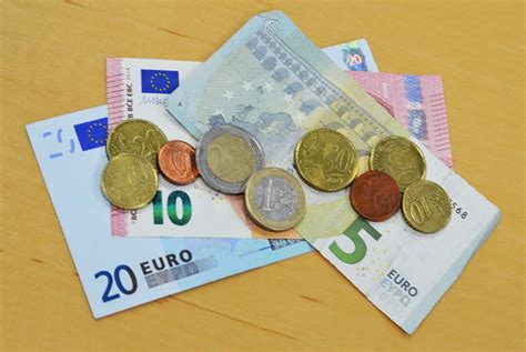 What is the Irish Currency - Euros, Pounds and How to Spend - The Irish ...