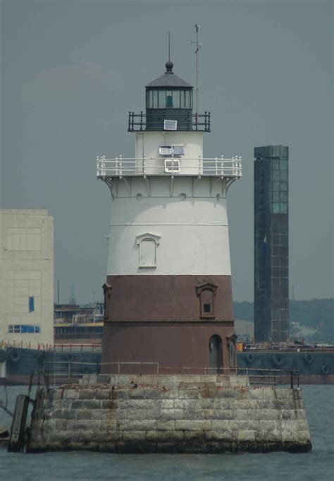 Robbins Reef Lighthouse | Lighthouse, Lighthouse pictures, Bayonne