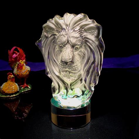 China Custom Crystal Glass Lion Statue For Employee Award Gifts Manufacturers and Suppliers ...