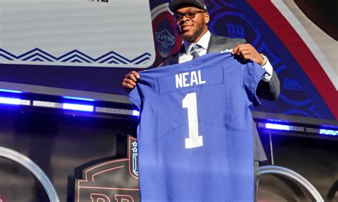 New York Giants pass on OL Evan Neal in ESPN’s 2022 NFL re-draft