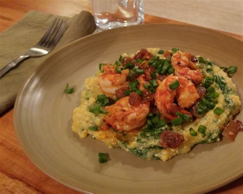 Cajun-spiced shrimp and grits with spinach - Destination belly