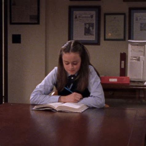 rory gilmore | Rory gilmore style, Rory gilmore, Gilmore