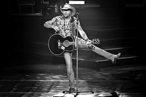 Jason Aldean Sets 2021 Back in the Saddle Tour Dates