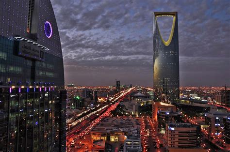 Markaz Al-Mamlakah | building, Riyadh, Saudi Arabia | Britannica