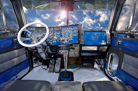 Peterbilt custom 379 interior | Custom big rigs, Custom trucks, Semi trucks interior