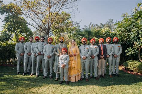 Red Veds: Capturing Stunning Indian Wedding Group Photo Poses