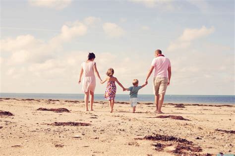 Relax-Mood-Family-on-Beach.jpg (3000×1999) | Backgrounds free, Beach ...