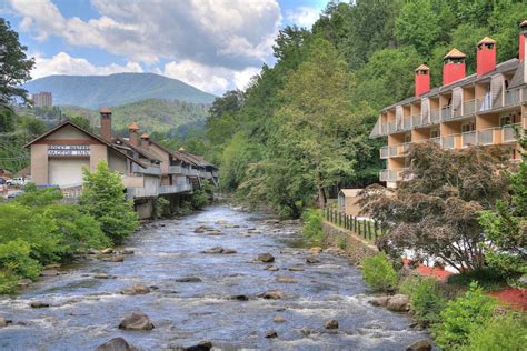 Gatlinburg River Inn in Gatlinburg | Best Rates & Deals on Orbitz