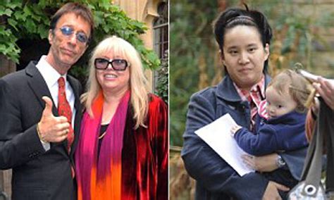 Close Robin Gibb With Wife Dwina Gibb And Son At Their Home In ...