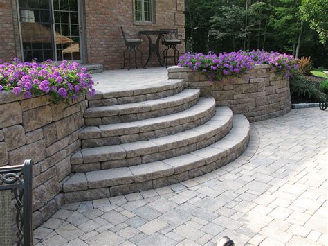 Ideas for Creating Practical and Beautiful Retaining Wall Steps