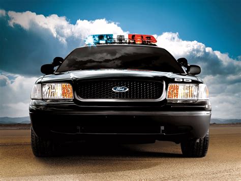 Ford Crown Vic Police Interceptor Gives Up Policing for the Hollywood Spotligt - autoevolution