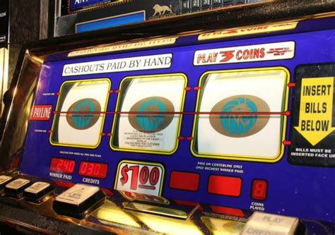 Photograph : ‘Lion’s Share’ Slot Machine Winners - Las Vegas Sun News