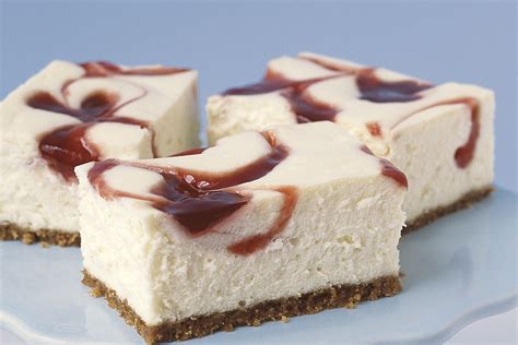 PHILADELPHIA New York-Style Strawberry-Swirl Cheesecake | Philadelphia ...