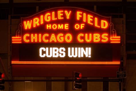 Wrigley-field-2003 - The marquee at Wrigley Field flashes the Cubs Win sign after the Chicago ...