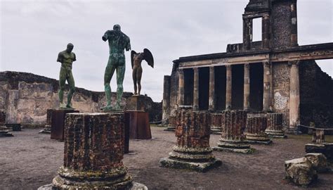 Check out amazing facts about Pompeii, the city destroyed by a volcano!