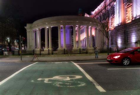 BELFAST CITY HALL AT NIGHT - THE HEADLESS PHOTO BLOG