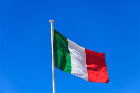 Fratelli D'Italia - Italian National Anthem Lyrics & English Translation - Daily Italian Words