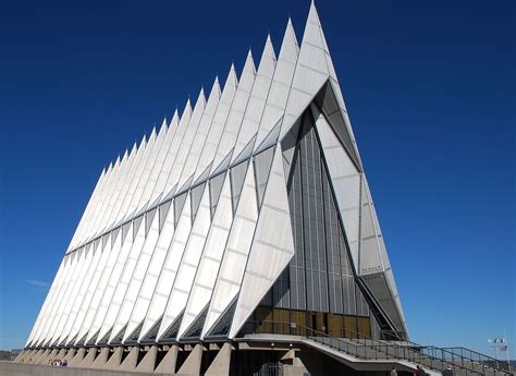 File:US Air Force Academy Chapel.JPG - Wikimedia Commons | Arquitectura increíble, Arquitectura ...