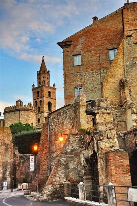 Italia...Teramo, Abruzzo. | Italië, Reizen, Italia