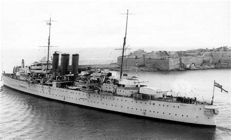 HMS Norfolk nearing the breakwater to exit the Grand Harbour in Malta ...