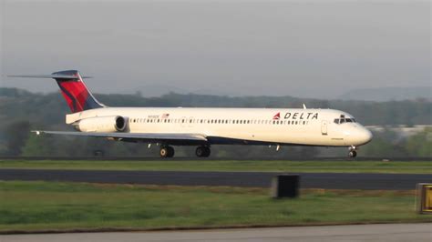 Delta MD-88 Takeoff AVL - YouTube