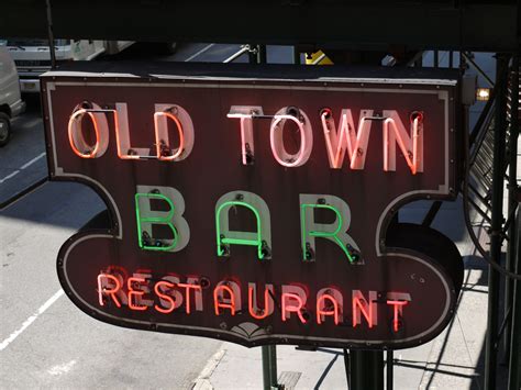 Old Town Bar and Restaurant vintage neon sign | Old neon signs, Neon ...