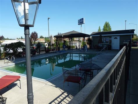 Best Western Woodburn Pool Pictures & Reviews - Tripadvisor