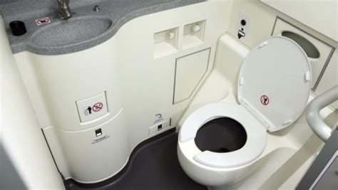 Trend zum Klein-Klo: Warum Toiletten in Flugzeugen schrumpfen