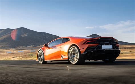 2020 Lamborghini Huracán Evo: Electronic-driven Performance - The Car Guide