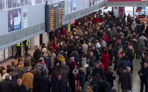 Un canadian a murit în fața terminalului Plecări de la Otopeni ...