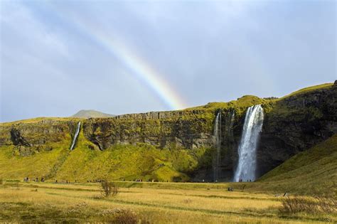 Seljalandsfoss Waterfall Facts & Information - Beautiful World Travel Guide