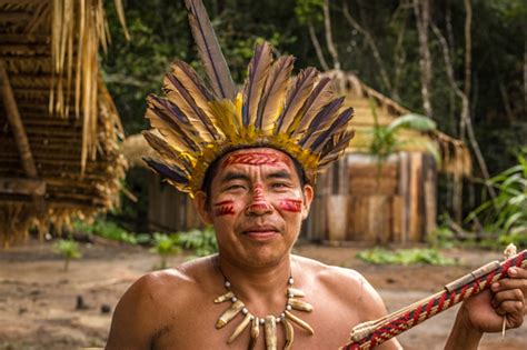 Autóctonos De La Tribu Dessana Foto de stock y más banco de imágenes de Cultura indígena ...