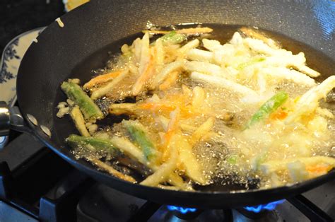 Vegetables frying in oil | Kimchimari