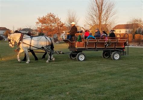 4 Fall Wagon Rides for Every Type of Family - Chicago Parent