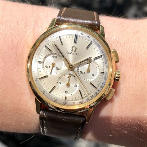 Beautiful Omega Chronograph 18K yellow gold cal. 321 ref. 101.010-63 – Brussels Vintage Watches