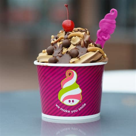 El Paso, TX Shopping Mall | The Fountains at Farah | Menchie's Frozen Yogurt