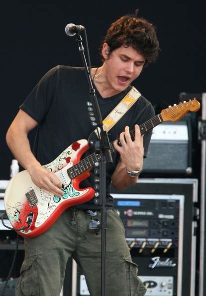 acoustic artists: John Mayer live concert at a Crossroad 2010