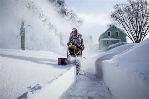 Drivers rescued in Minnesota snow; Wisconsin pileup kills 1 | Local News | journaltimes.com