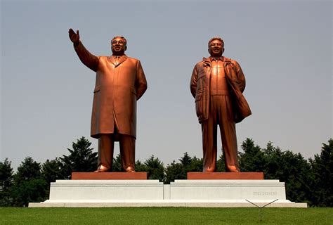 Statues de Kim-Il-Sung et Kim-Jong-Il à HamHung | Corée du nord, Corée ...