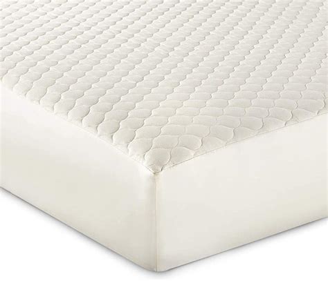 Top 10 Organic Mattress Protectors (2022) | Green Snooze