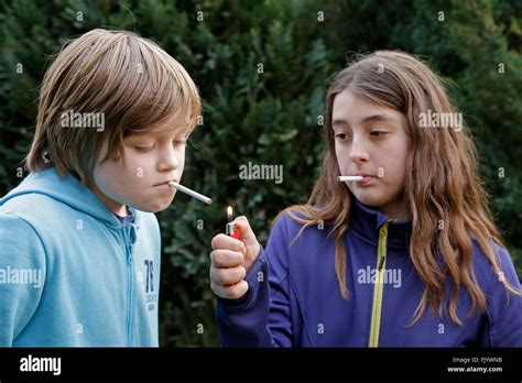 Smoking Secretly Stockfotos & Smoking Secretly Bilder - Alamy