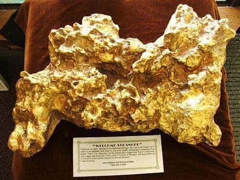 Welcome Stranger Nugget : World's Largest Gold Nugget found in ...