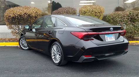 Quick Spin: 2019 Toyota Avalon Hybrid Limited | The Daily Drive | Consumer Guide® The Daily ...