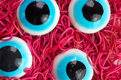 Giant edible Halloween eyeballs | Halloween Treats