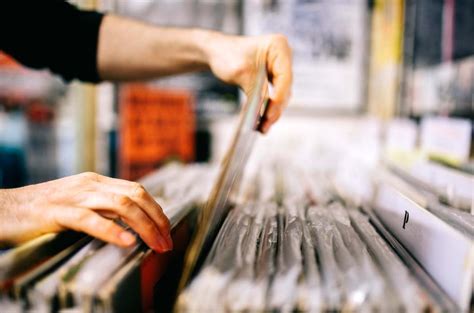 Weekly Vinyl Album Sales Top 1 Million for First Time