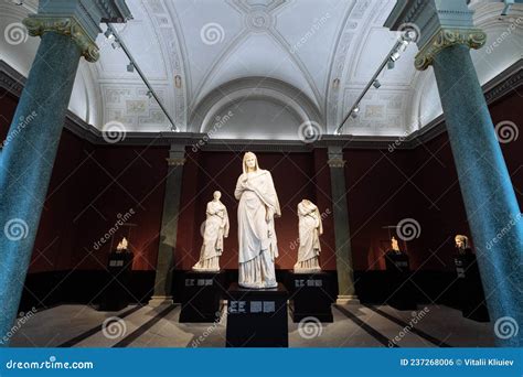 Inside of Zwinger Palace Museum. Gallery of Masters Editorial Photo ...