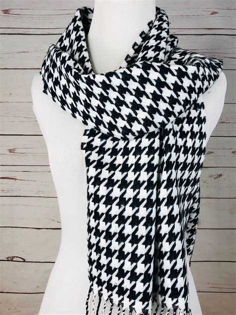 The Houndstooth Scarf