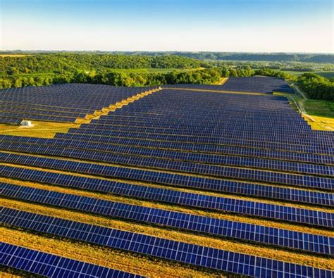 Can floating solar farms help us reach net zero? | World Economic Forum