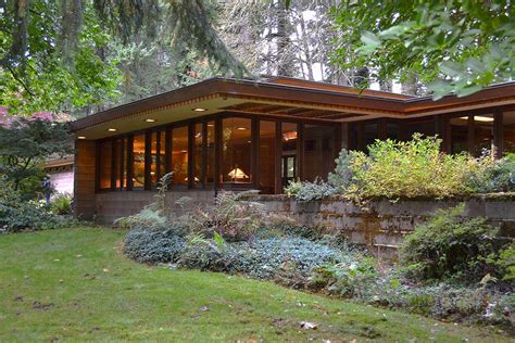 Frank Lloyd Wright's Barnes House | Usonian house, Usonian style, Frank lloyd wright homes