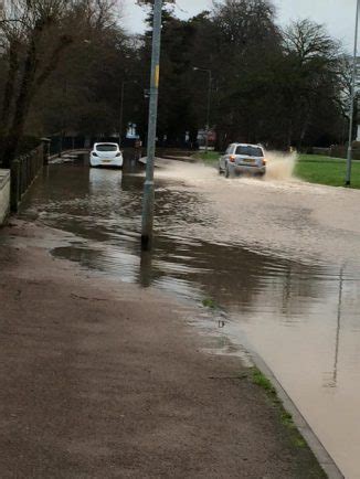 Flooding closes roads across the Vale as flood warning remains in force - The Evesham Observer